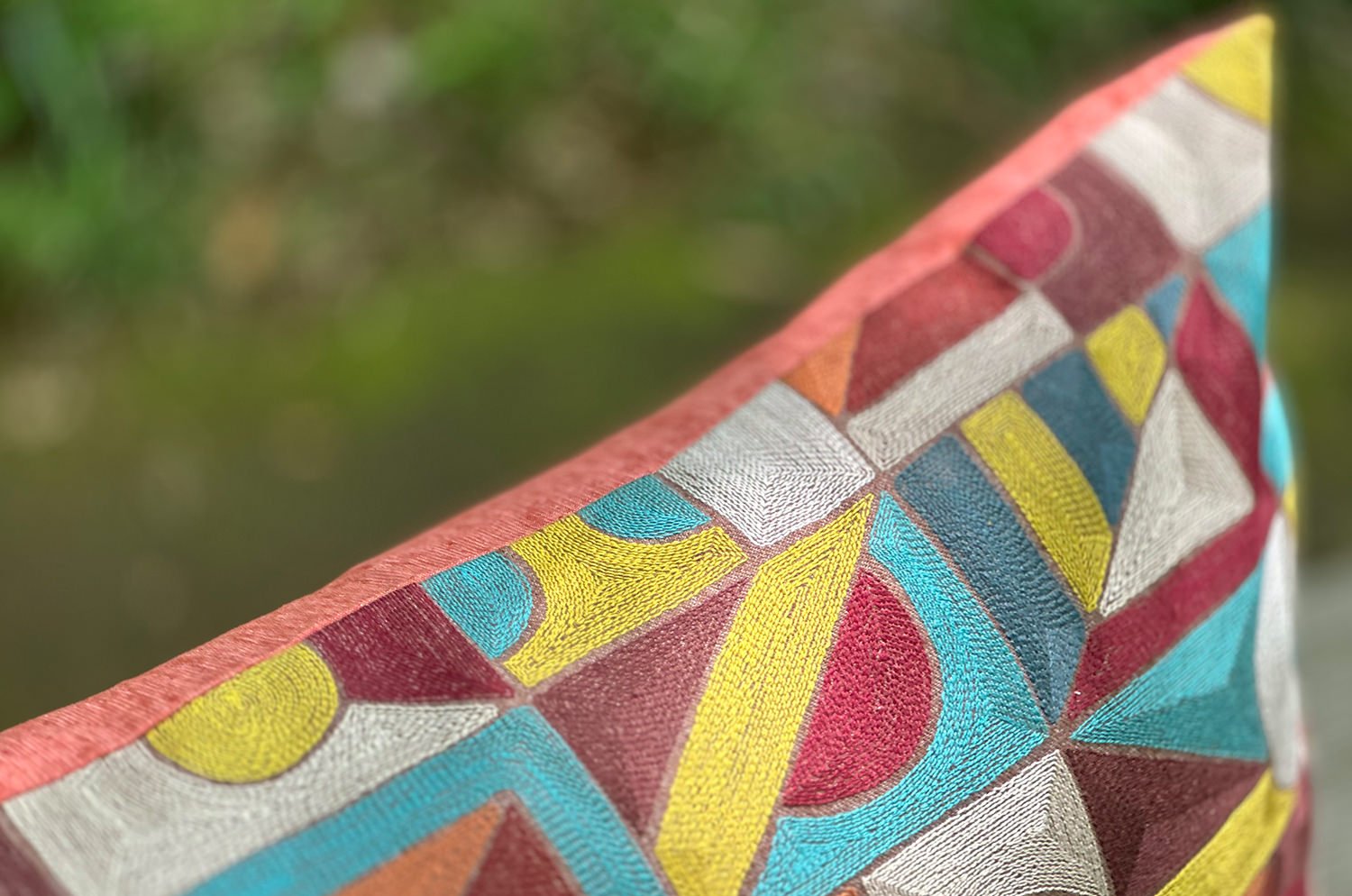 The Alexandrie アレクサンドリア フレンチ総刺繍 リネン混クッション(Orange)60×40cm 中材付 - HOUSE OF JAPAN Shop