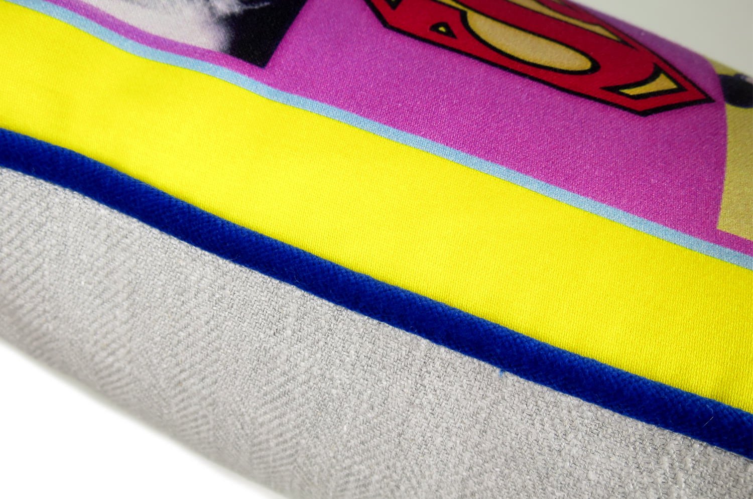 The ANDREW MARTIN アンドリューマーチン Neon America クッション 40×50cm 中材付 - HOUSE OF JAPAN Shop