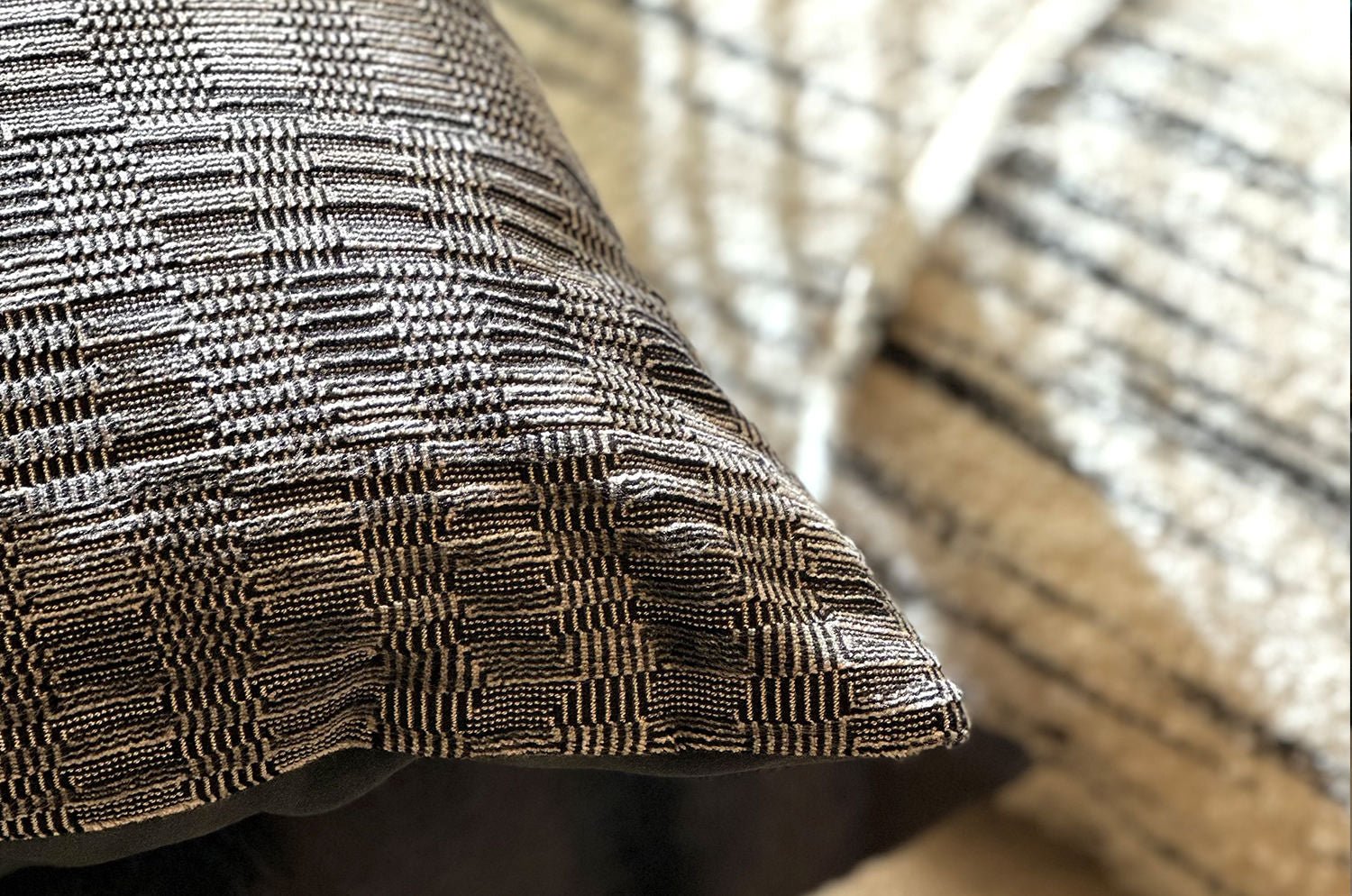 The ASTOR VELVET CHARCOAL ラルフローレンファブリック アストールベルベットクッションカバー 45×45cm - HOUSE OF JAPAN Shop