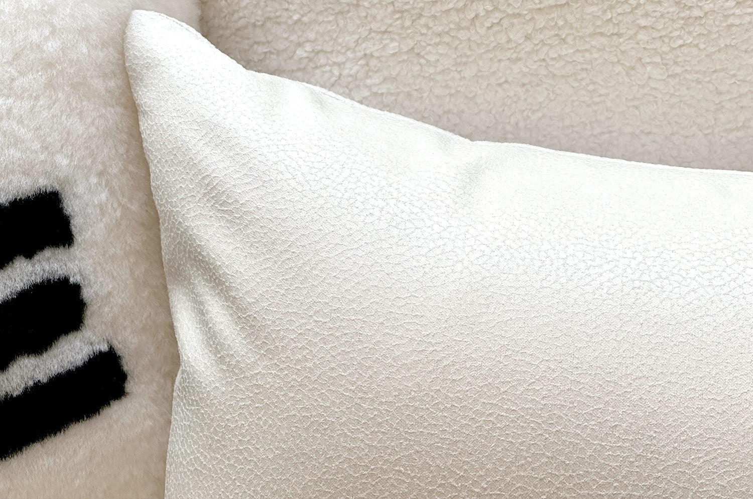 The Baghera スペイン製 Vegan Leather バゲーラ クッション (lvory) 45×30cm 中材付 - HOUSE OF JAPAN Shop