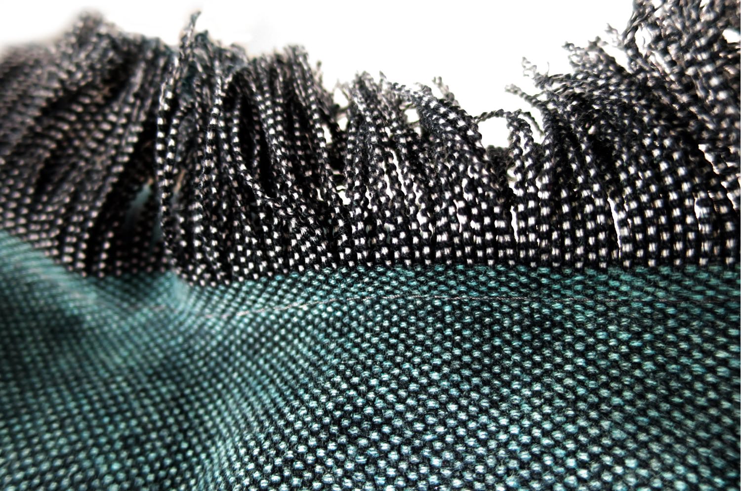 The Big Tough ビッグでタフなフリンジクッション ブルー 65×42cm 中材付 - HOUSE OF JAPAN Shop