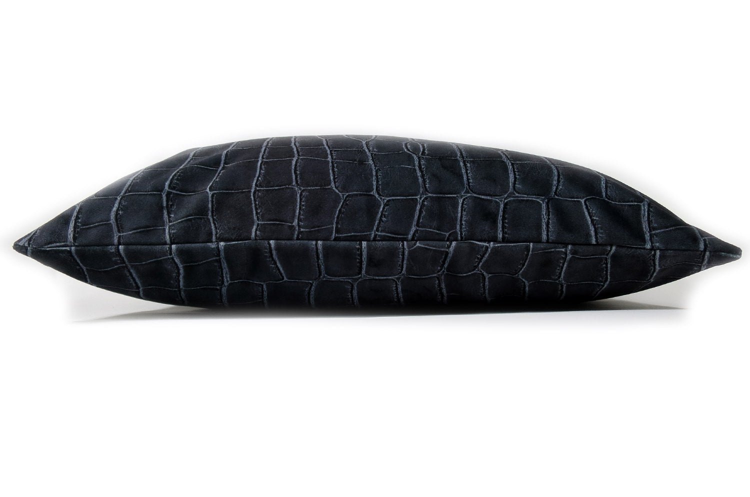 The Black Crocodile スペイン製起毛スエードタッチ クロコ柄クッション ブラック 50×30cm 中材付 - HOUSE OF JAPAN Shop