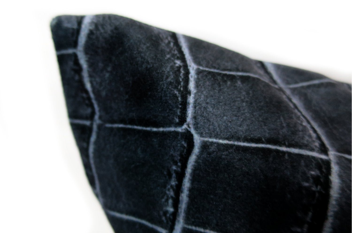 The Black Crocodile スペイン製起毛スエードタッチ クロコ柄クッション ブラック 50×30cm 中材付 - HOUSE OF JAPAN Shop