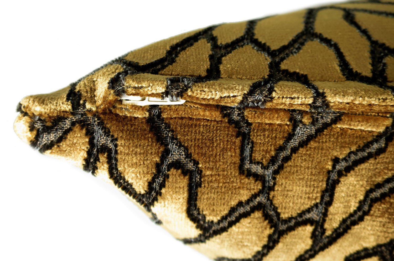 The BLACK edition ROMITA AUTUMN カットベルベット クッションカバー 45×45cm - HOUSE OF JAPAN Shop