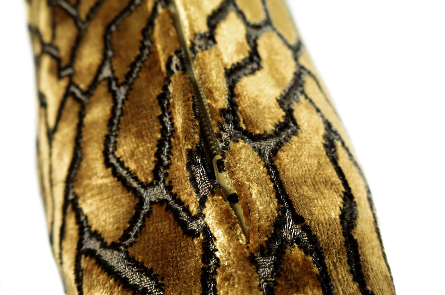 The BLACK edition ROMITA AUTUMN カットベルベット クッションカバー 45×45cm - HOUSE OF JAPAN Shop