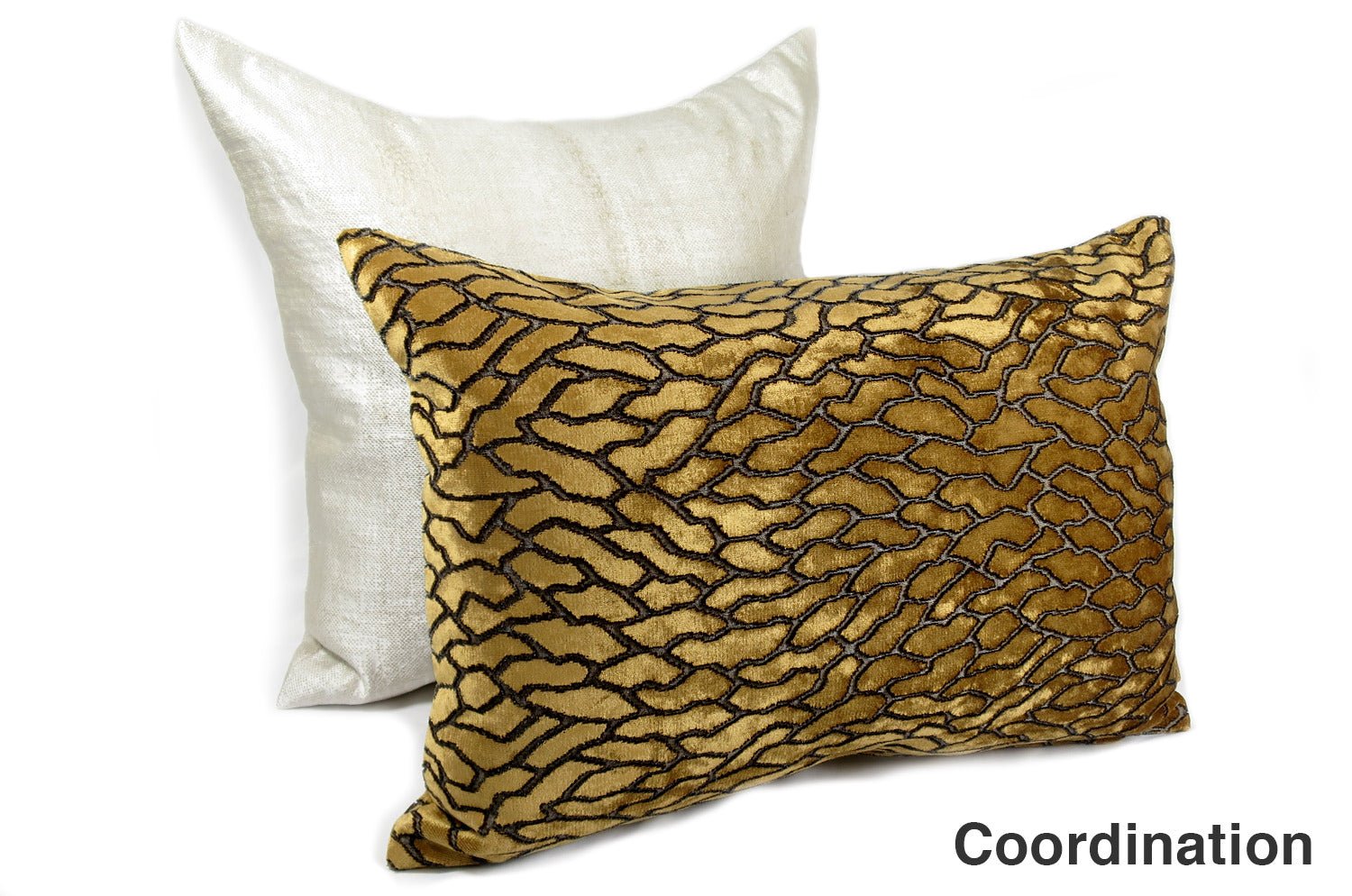 The BLACK edition ROMITA AUTUMN カットベルベットクッション 50×35cm 中材付 - HOUSE OF JAPAN Shop