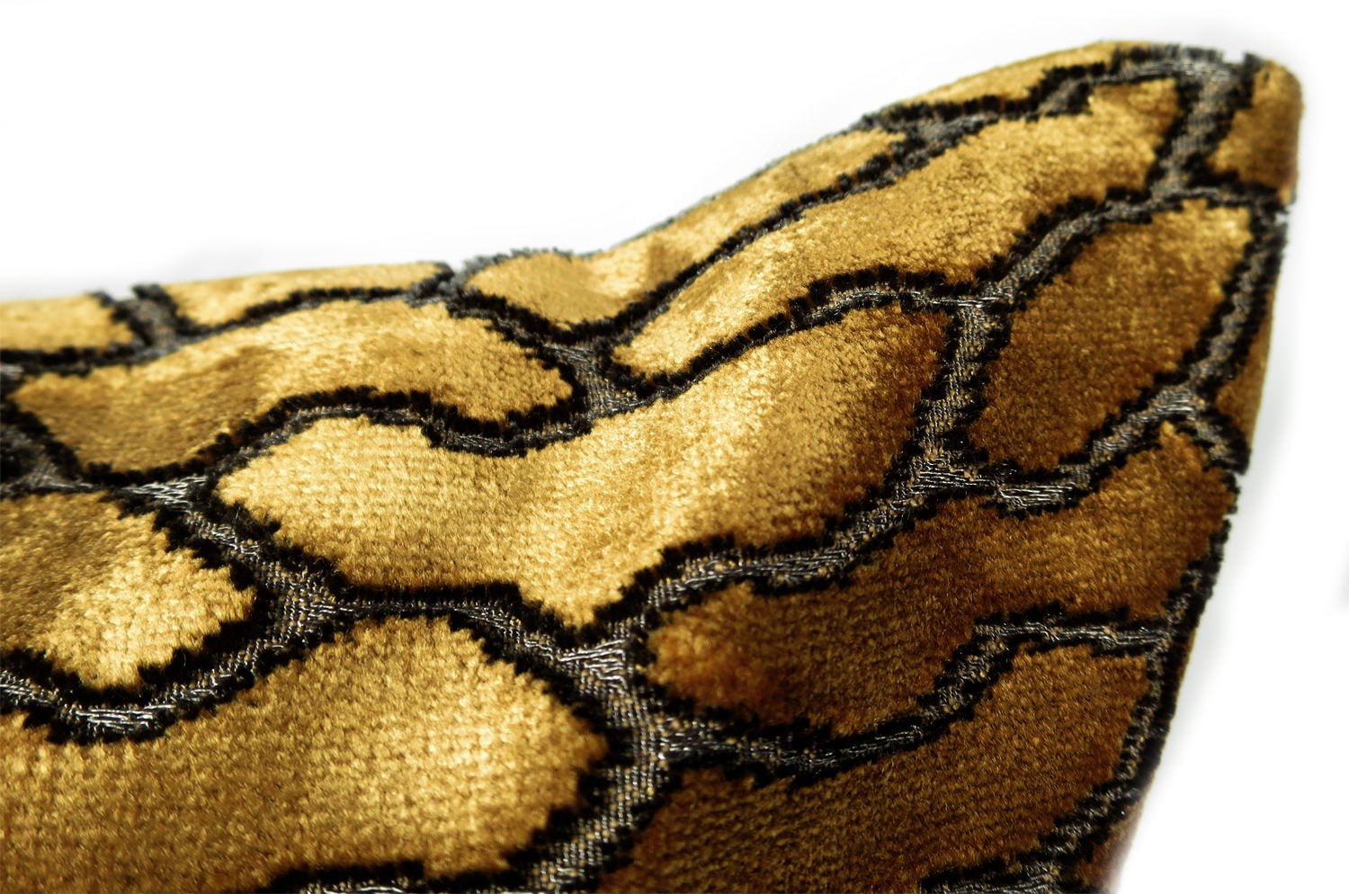 The BLACK edition ROMITA AUTUMN カットベルベットクッション 50×35cm 中材付 - HOUSE OF JAPAN Shop