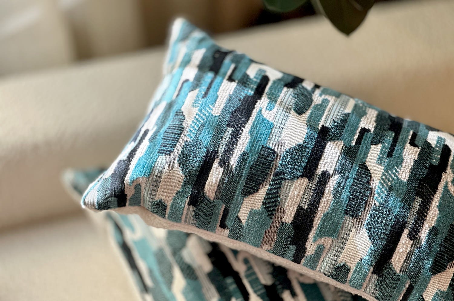 The Bleu Surface ブルーサーフェス ジャガードベルベット クッション 50×30cm - HOUSE OF JAPAN Shop