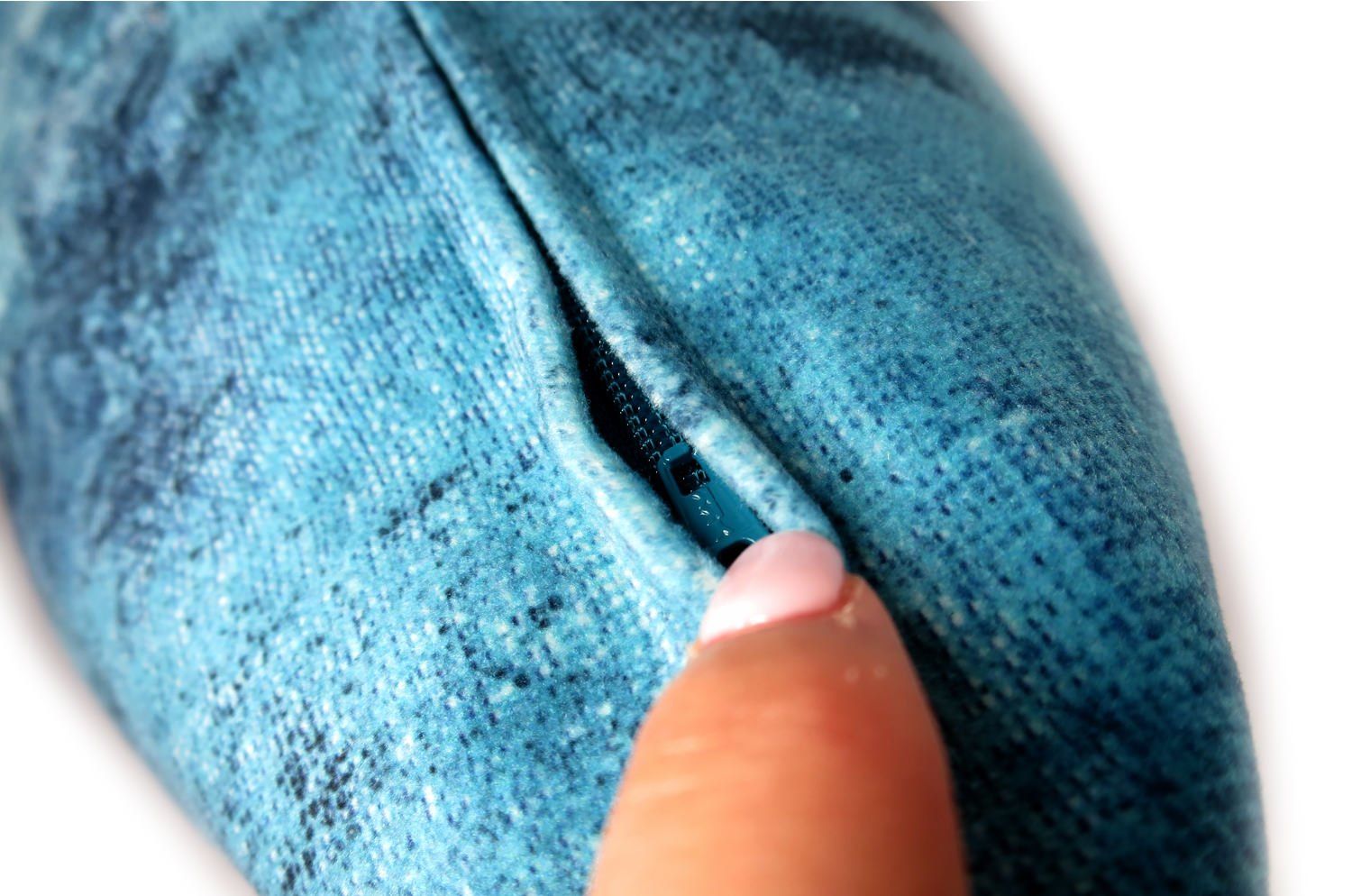 The Blue Fluid スペイン製 起毛スエード調 クッション 両面ブルー 50×30cm 中材付 - HOUSE OF JAPAN Shop