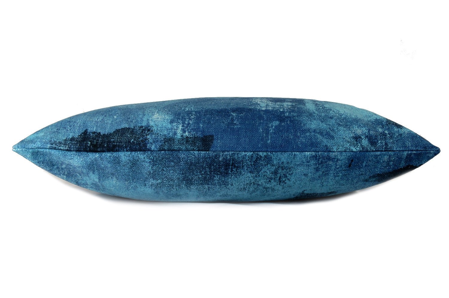 The Blue Fluid スペイン製 起毛スエード調 クッション 両面ブルー 50×30cm 中材付 - HOUSE OF JAPAN Shop