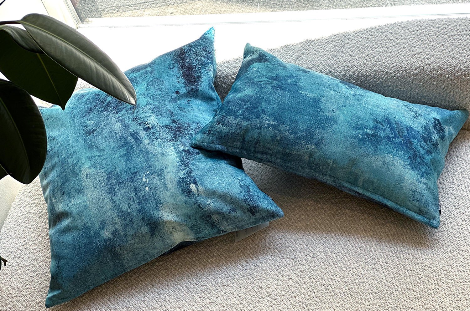 The Blue Fluid スペイン製 起毛スエード調 クッションカバー 両面ブルー 50×50cm - HOUSE OF JAPAN Shop