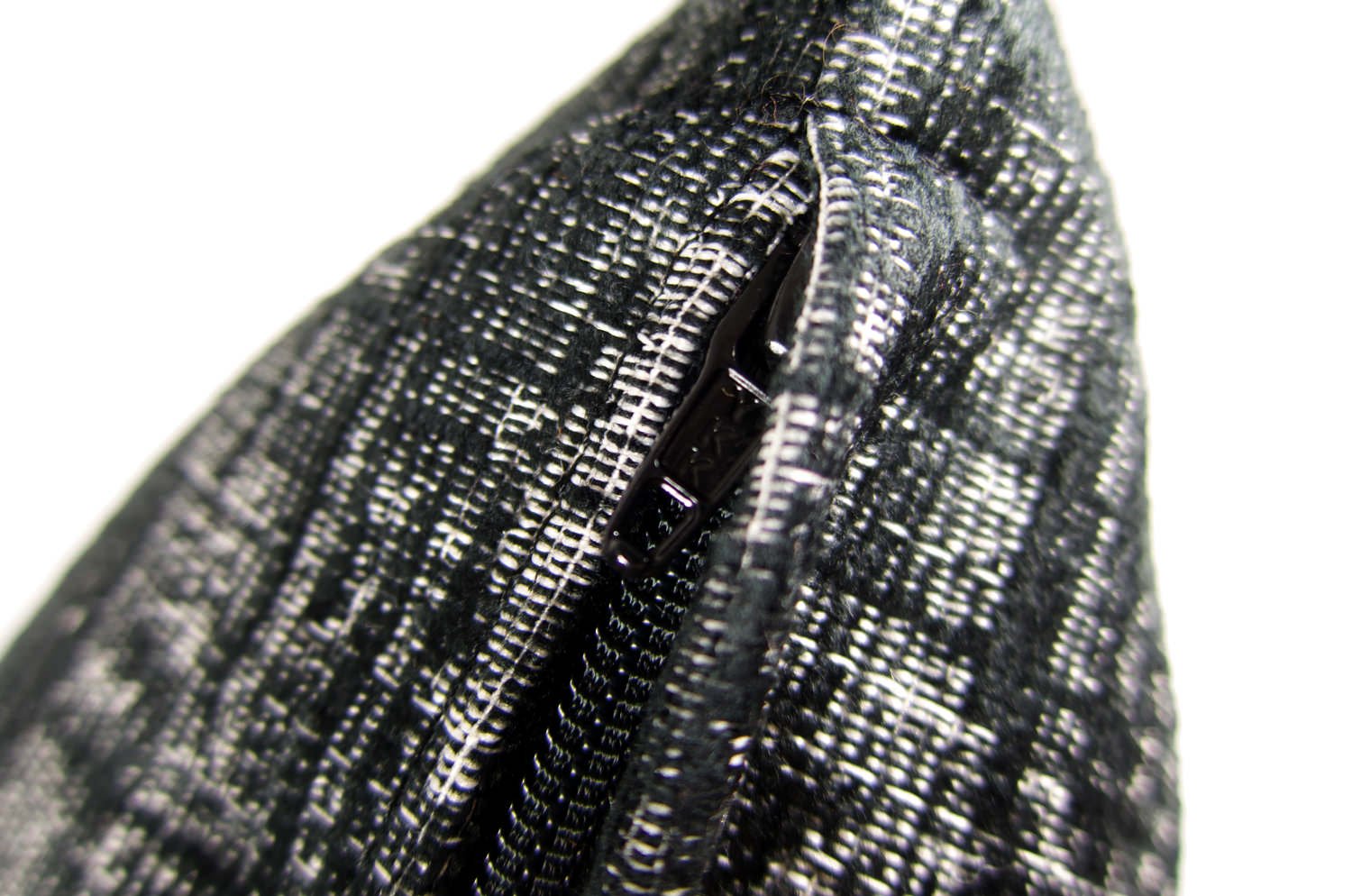 The Blurred pattern クッションカバー ブラック 45cm角 - HOUSE OF JAPAN Shop