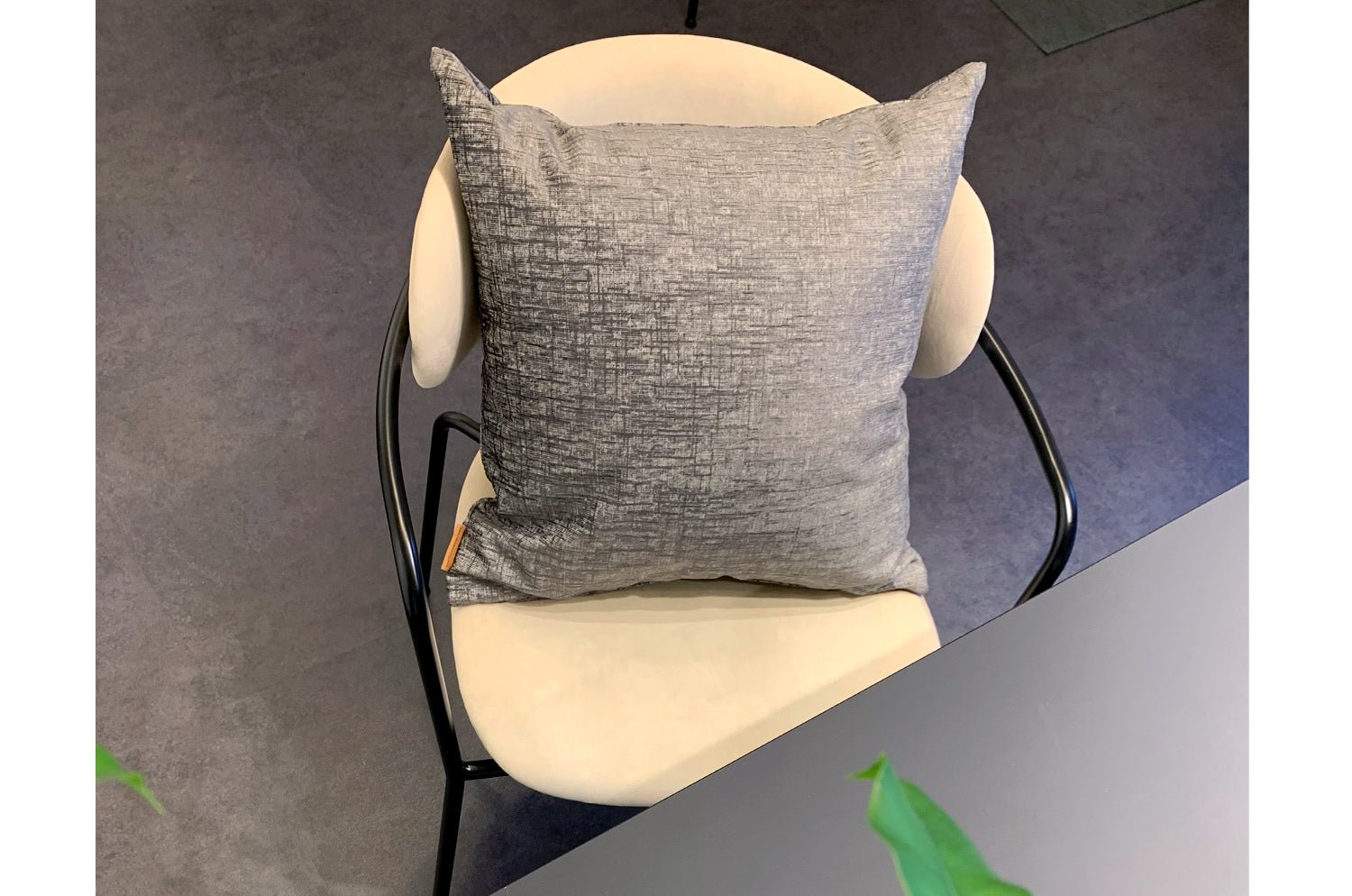 The Blurred pattern クッションカバー グレー 45cm角 - HOUSE OF JAPAN Shop