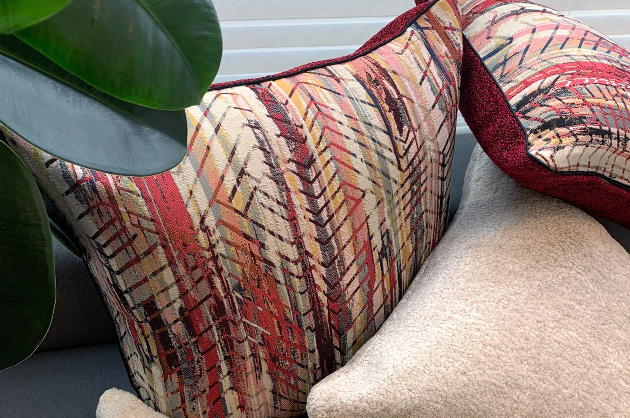 The BOHEMIAN Hot Cherry クッション 45×30cm 中材付 - HOUSE OF JAPAN Shop