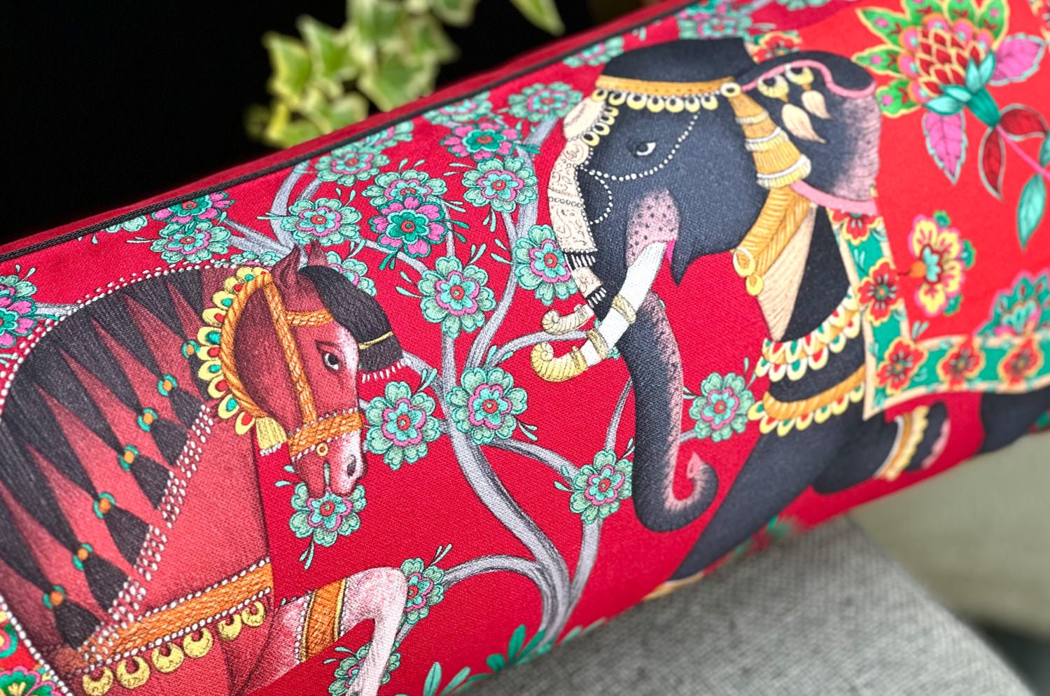 The Bohemian Rhapsodi ボヘミアンラプソディ 横長クッション(a)(ルージュ) 68×31cm 中材付 - HOUSE OF JAPAN Shop