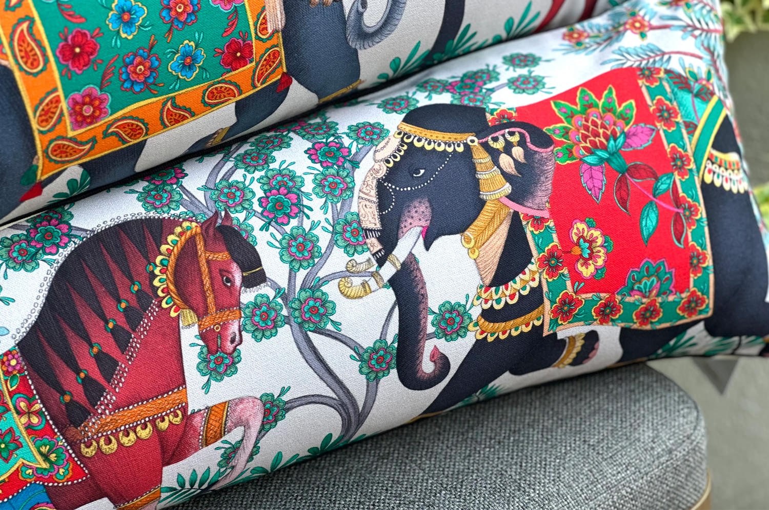 The Bohemian Rhapsodi ボヘミアンラプソディ横長クッション (a)(エクリュ)68×31cm 中材付 - HOUSE OF JAPAN Shop