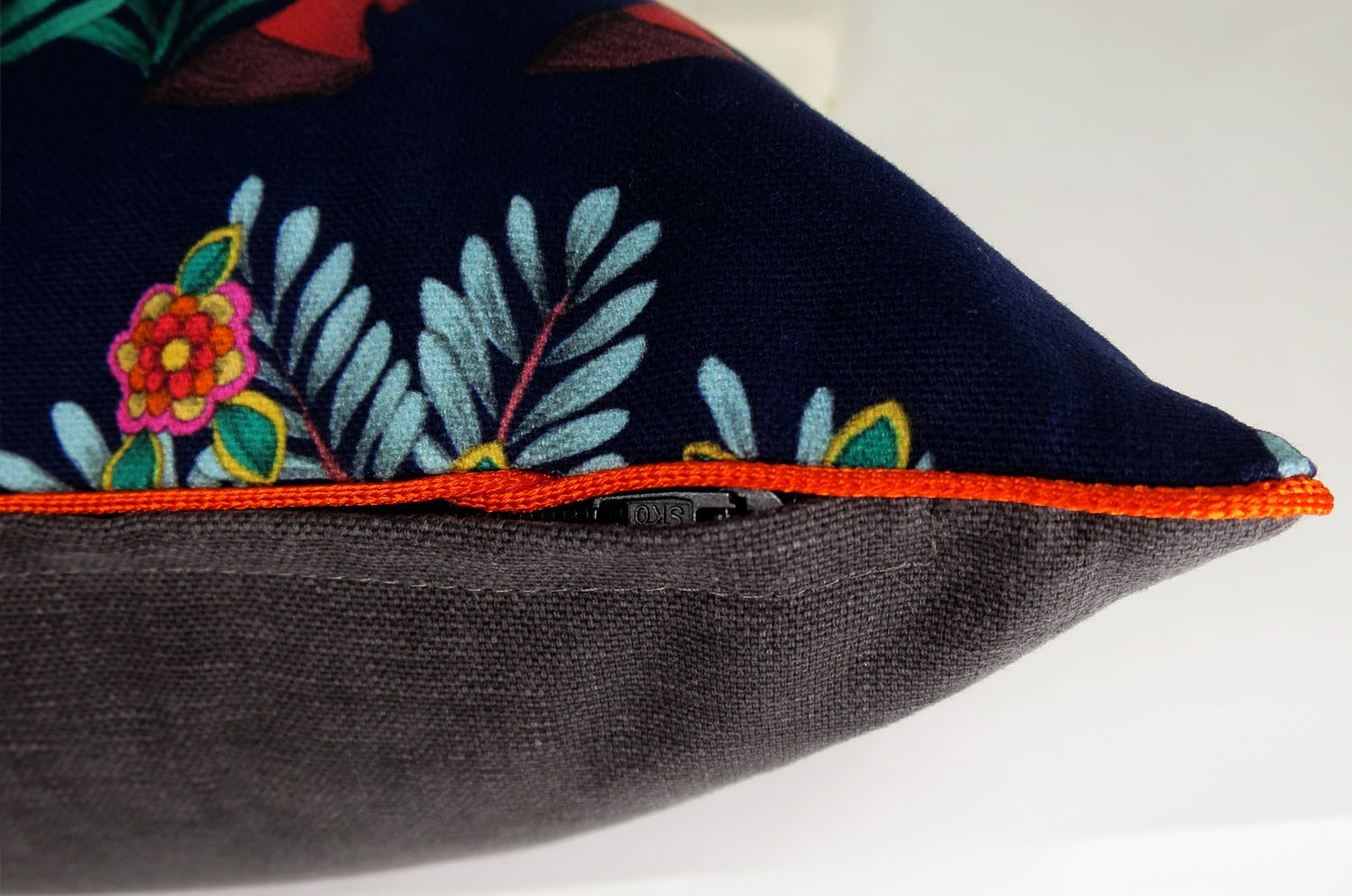 The Bohemian Rhapsodi ボヘミアンラプソディ 横長クッション(a)(カーボン)68×31cm 中材付 - HOUSE OF JAPAN Shop