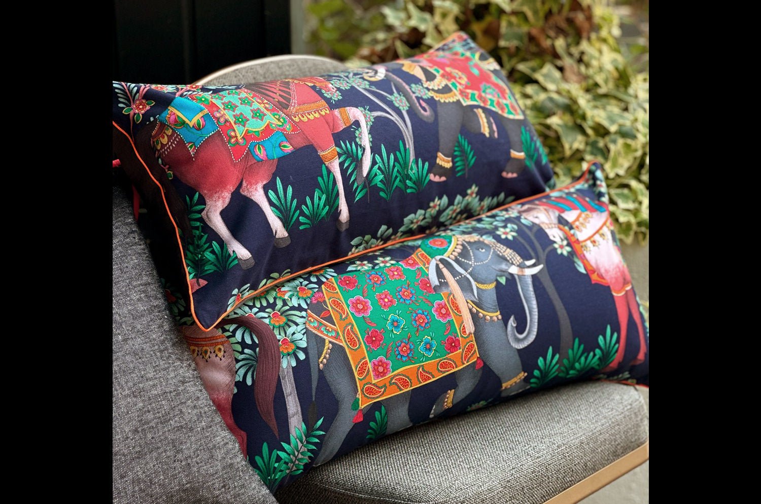 The Bohemian Rhapsodi ボヘミアンラプソディ 横長クッション(a)(カーボン)68×31cm 中材付 - HOUSE OF JAPAN Shop