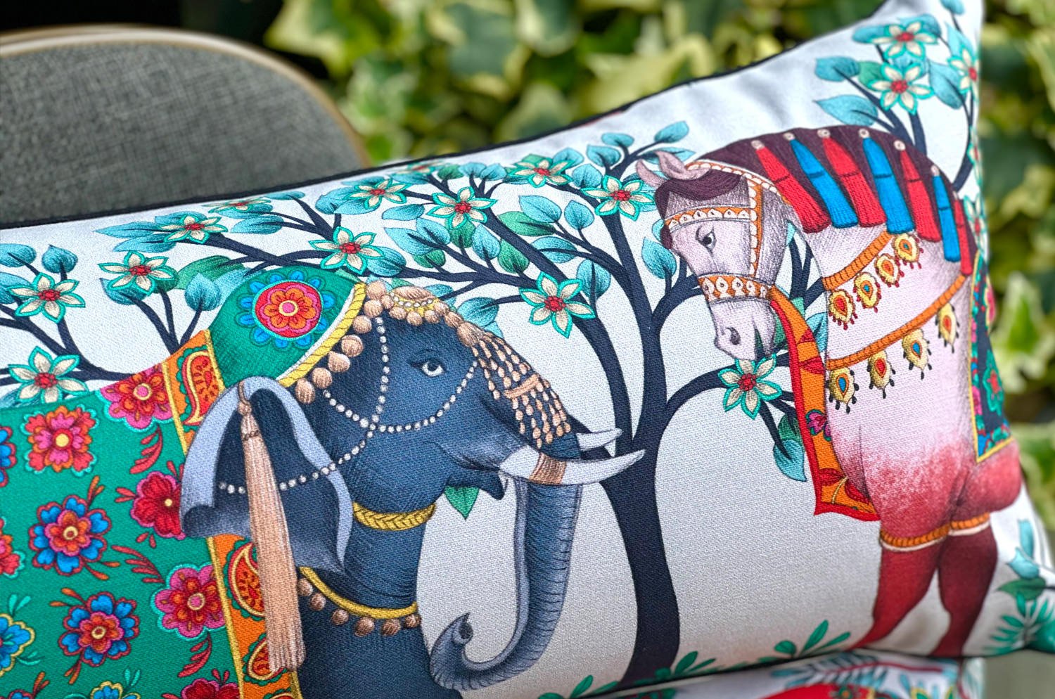 The Bohemian Rhapsodi ボヘミアンラプソディ 横長クッション(b) (エクリュ)68×31cm 中材付 - HOUSE OF JAPAN Shop