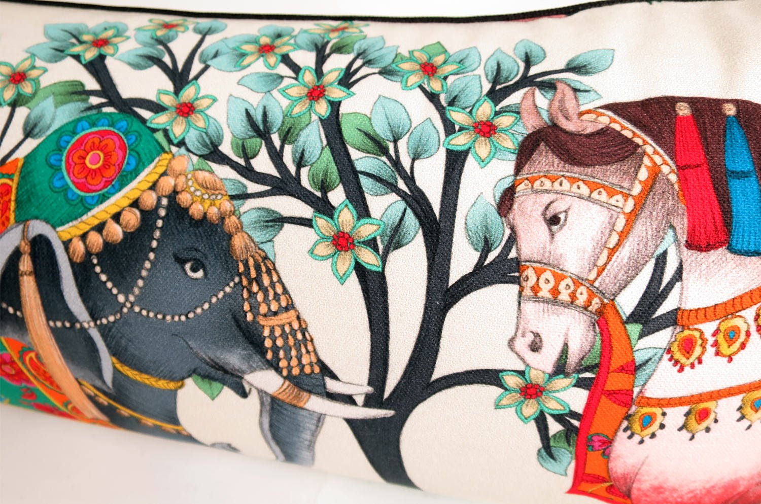 The Bohemian Rhapsodi ボヘミアンラプソディ 横長クッション(b) (エクリュ)68×31cm 中材付 - HOUSE OF JAPAN Shop