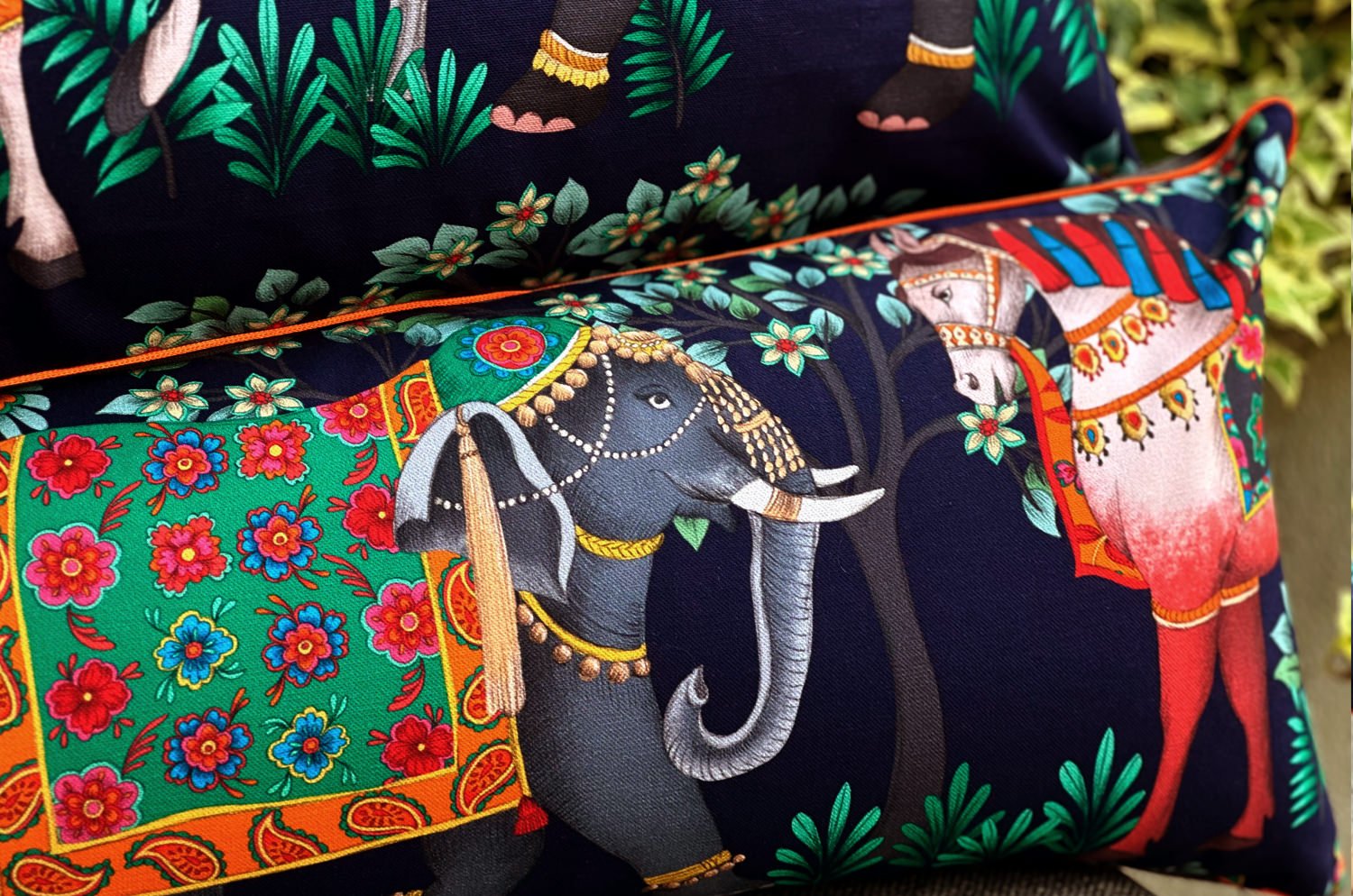 The Bohemian Rhapsodi ボヘミアンラプソディ 横長クッション(b)(カーボン)68×31cm 中材付 - HOUSE OF JAPAN Shop