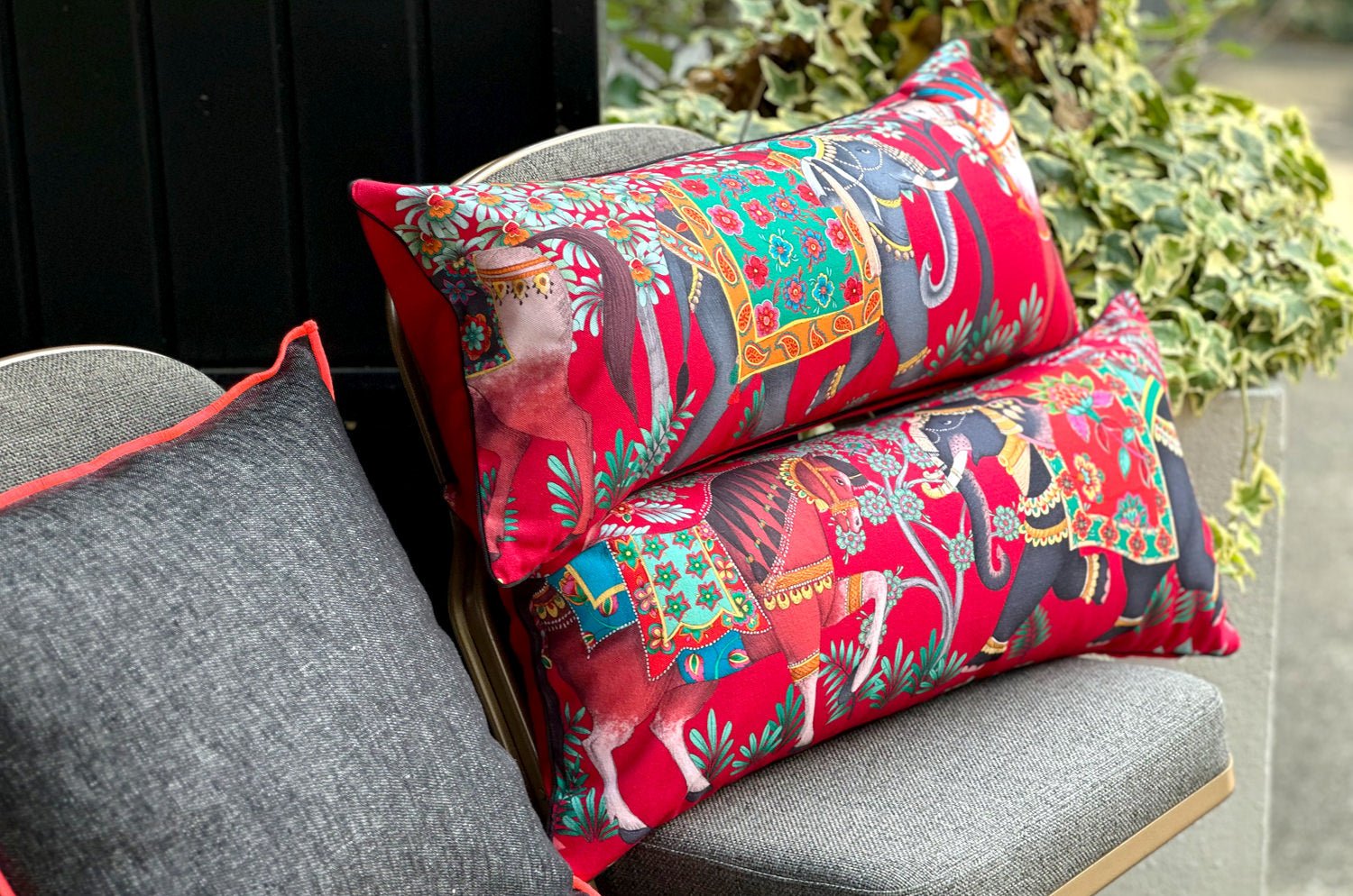 The Bohemian Rhapsodi ボヘミアンラプソディ 横長クッション(b)(ルージュ)68×31cm 中材付 - HOUSE OF JAPAN Shop