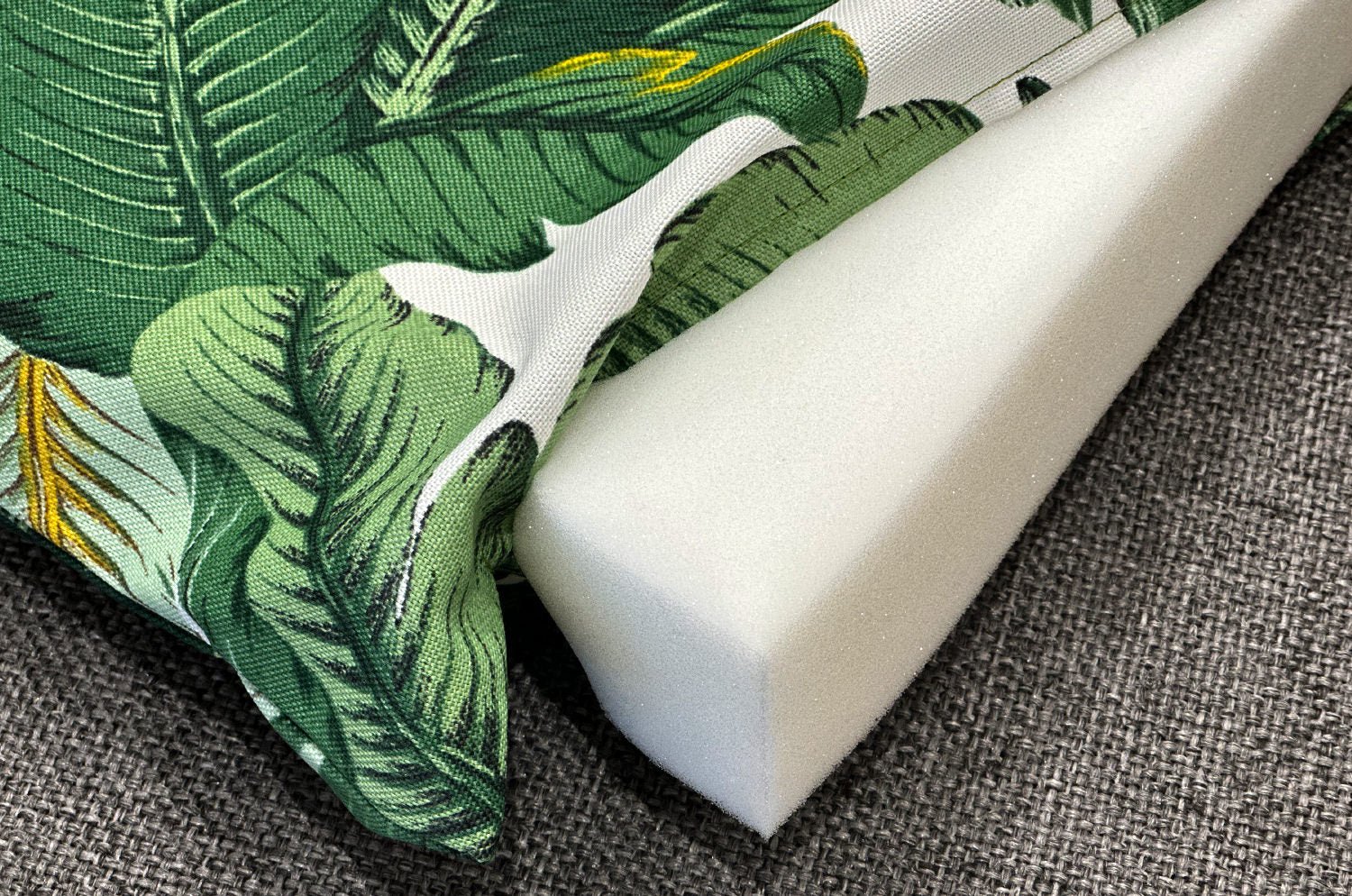 The Botanical アウトドア&インドア ボタニカル 撥水シートクッション (Banana Leaf) 45角 中材付 - HOUSE OF JAPAN Shop