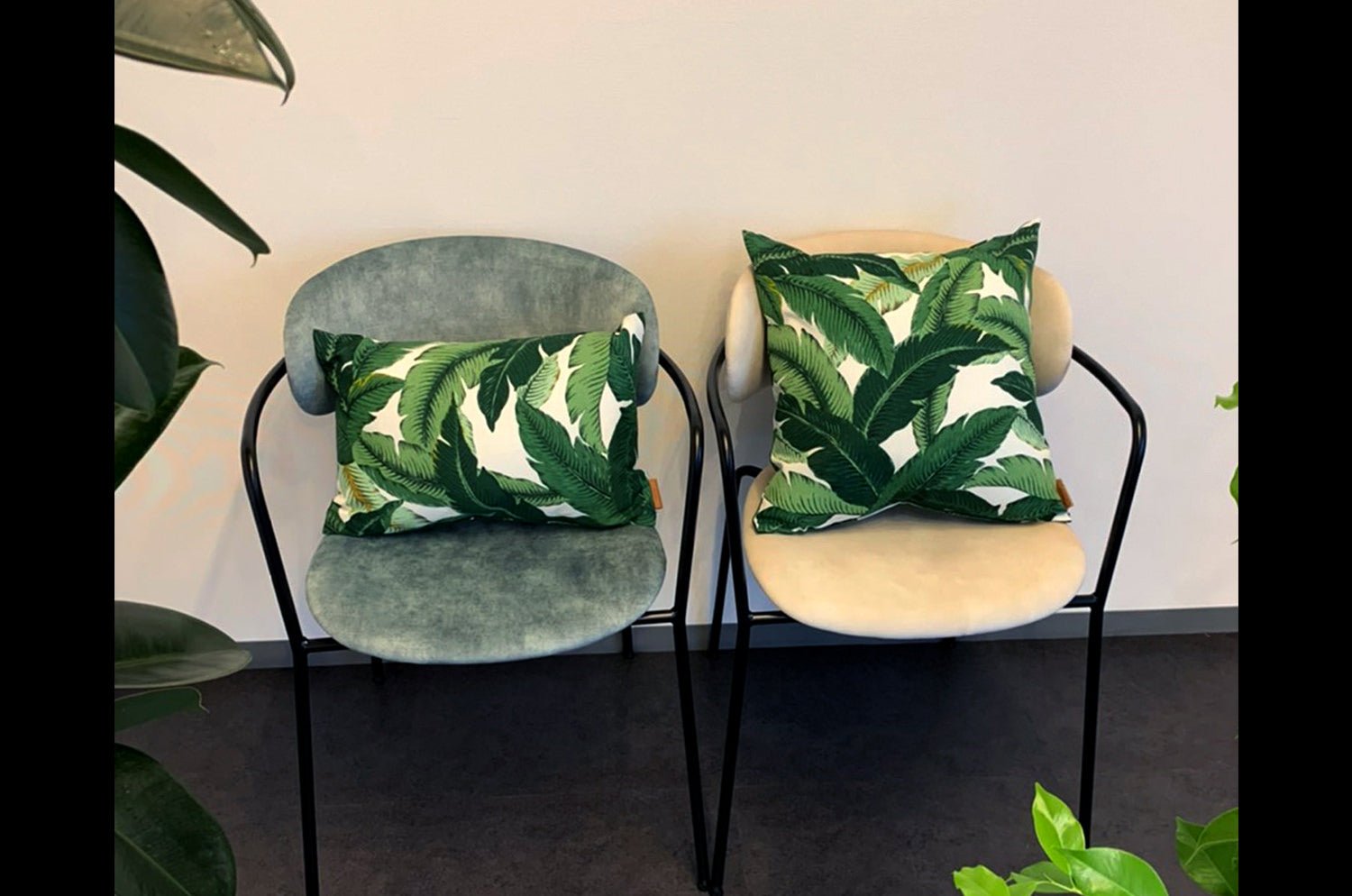 The Botanical Outdoor&Indoor fabric ボタニカル Banana Leaf 撥水クッションカバー 45×45cm - HOUSE OF JAPAN Shop