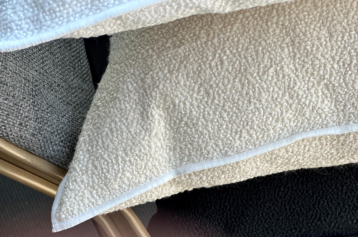 The Bouclette フランス製 ブークレ フレーム クッションカバー (ecru) 45×45cm - HOUSE OF JAPAN Shop