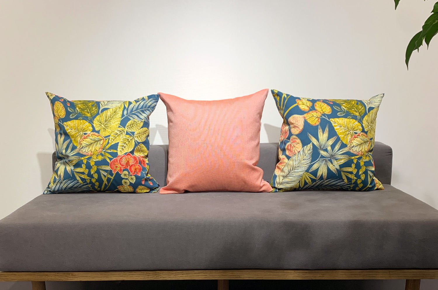 The Bouquet Petrol Outdoor&Indoor fabric ボタニカルパトロール 撥水クッションカバー 45×45cm - HOUSE OF JAPAN Shop