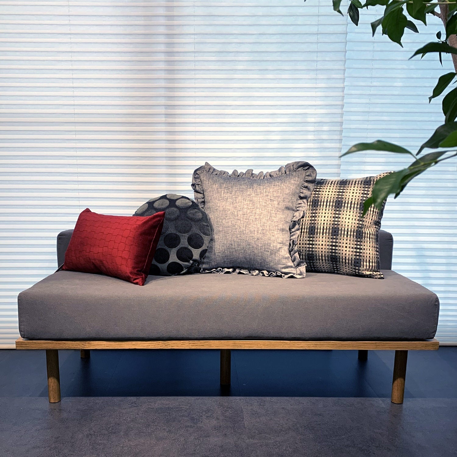 The Burgundy Wine スペイン製起毛スエード調クッション ブルゴーニュワイン 50×30cm 中材付 - HOUSE OF JAPAN Shop