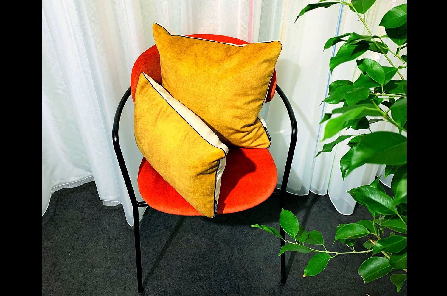 The CASAMANCE カサマンス ニット・ベルベット ツートンクッション (ハニー&クリーム) 45×30cm 中材付 - HOUSE OF JAPAN Shop