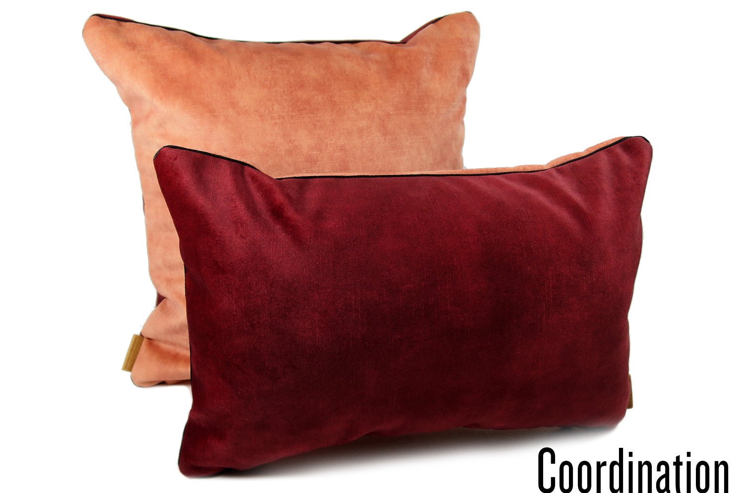 The CASAMANCE カサマンス ニット・ ベルベット ツートンクッション (カーディナルレッド&ピーチ) 45×30cm 中材付 - HOUSE OF JAPAN Shop