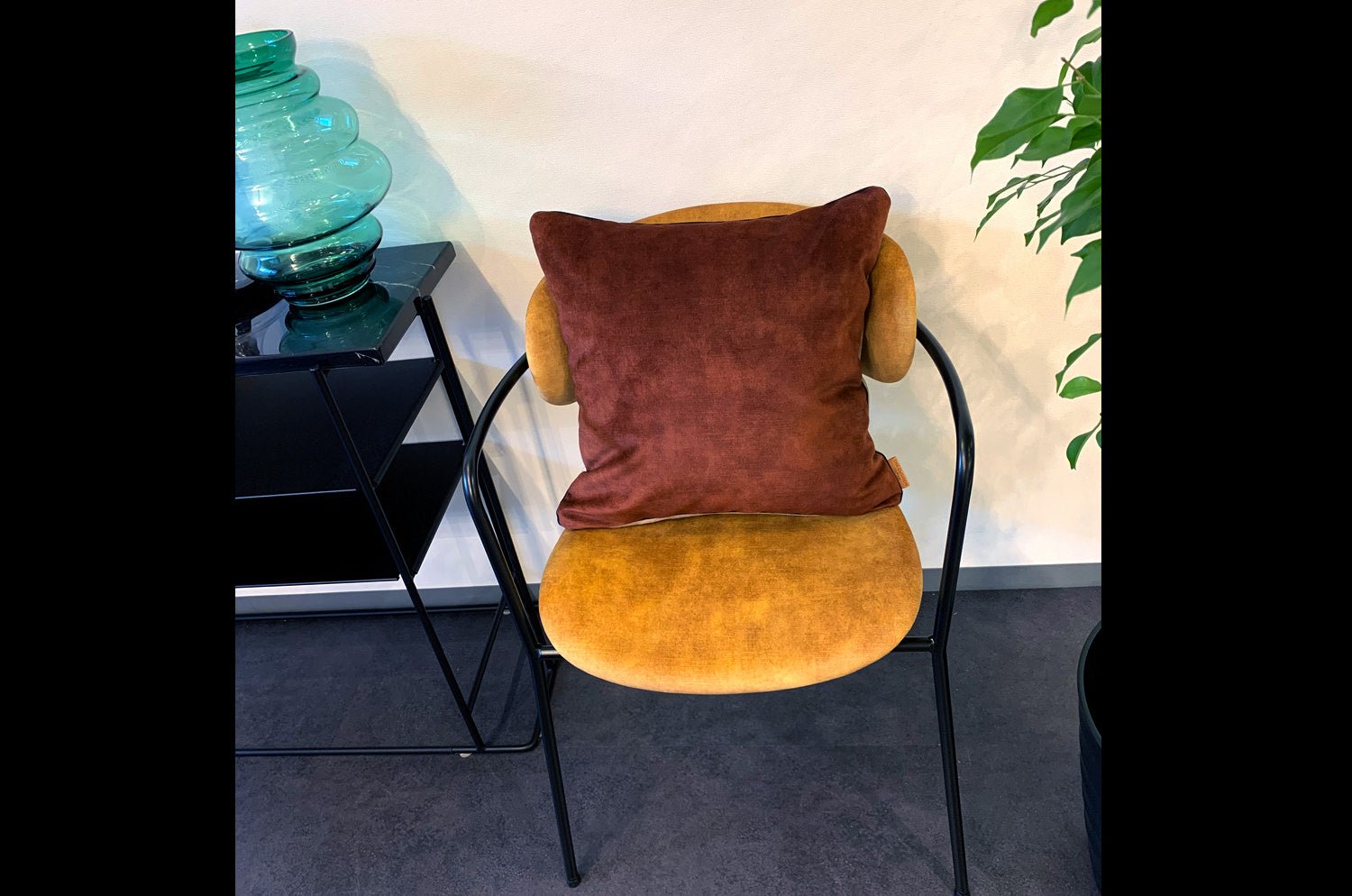 The CASAMANCE カサマンス ニット・ベルベット ツートンクッションカバー (チョコレート&ベージュ) 45×45cm - HOUSE OF JAPAN Shop