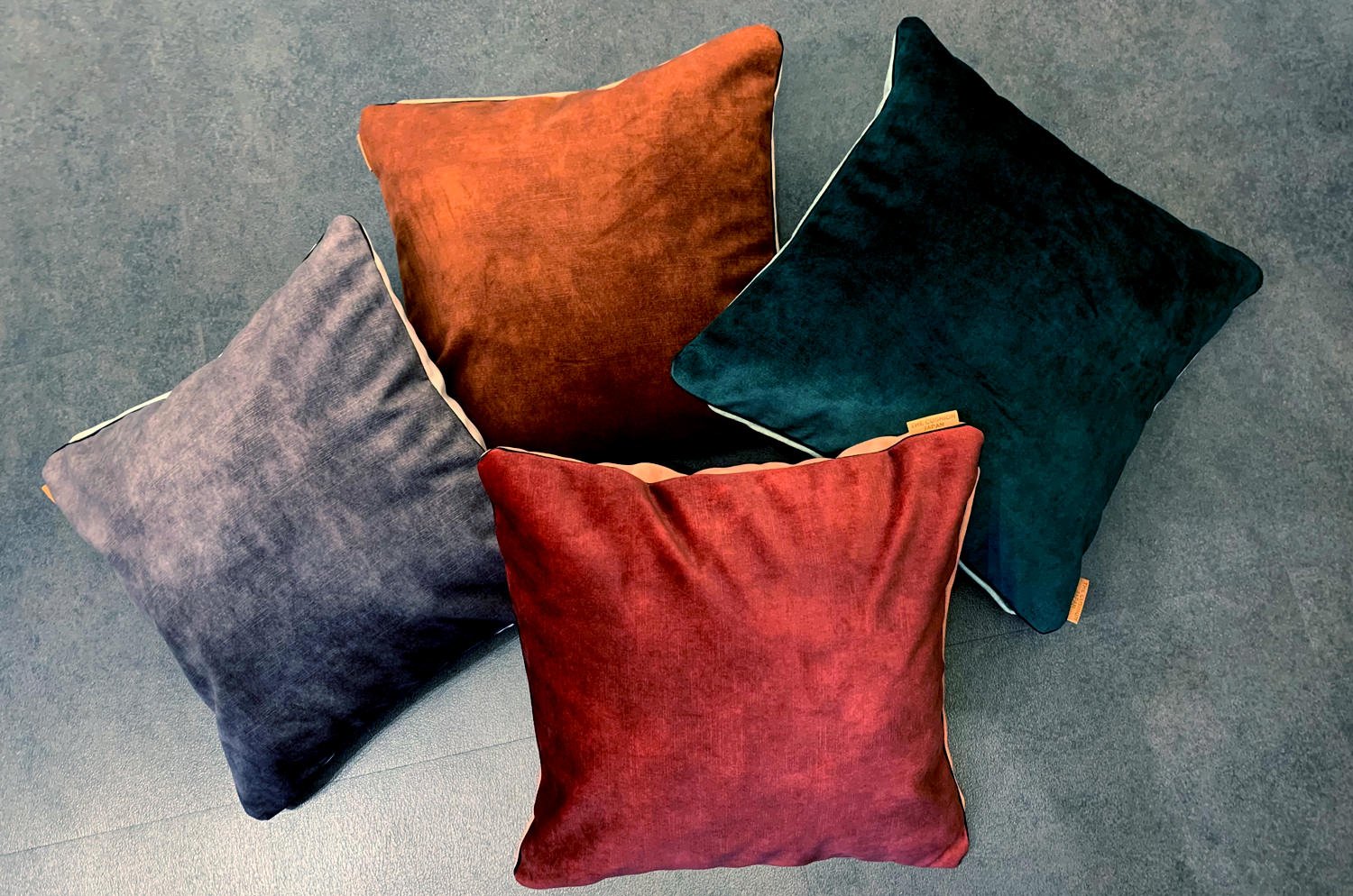 The CASAMANCE カサマンス ニット・ベルベット ツートンクッションカバー (チョコレート&ベージュ) 45×45cm - HOUSE OF JAPAN Shop