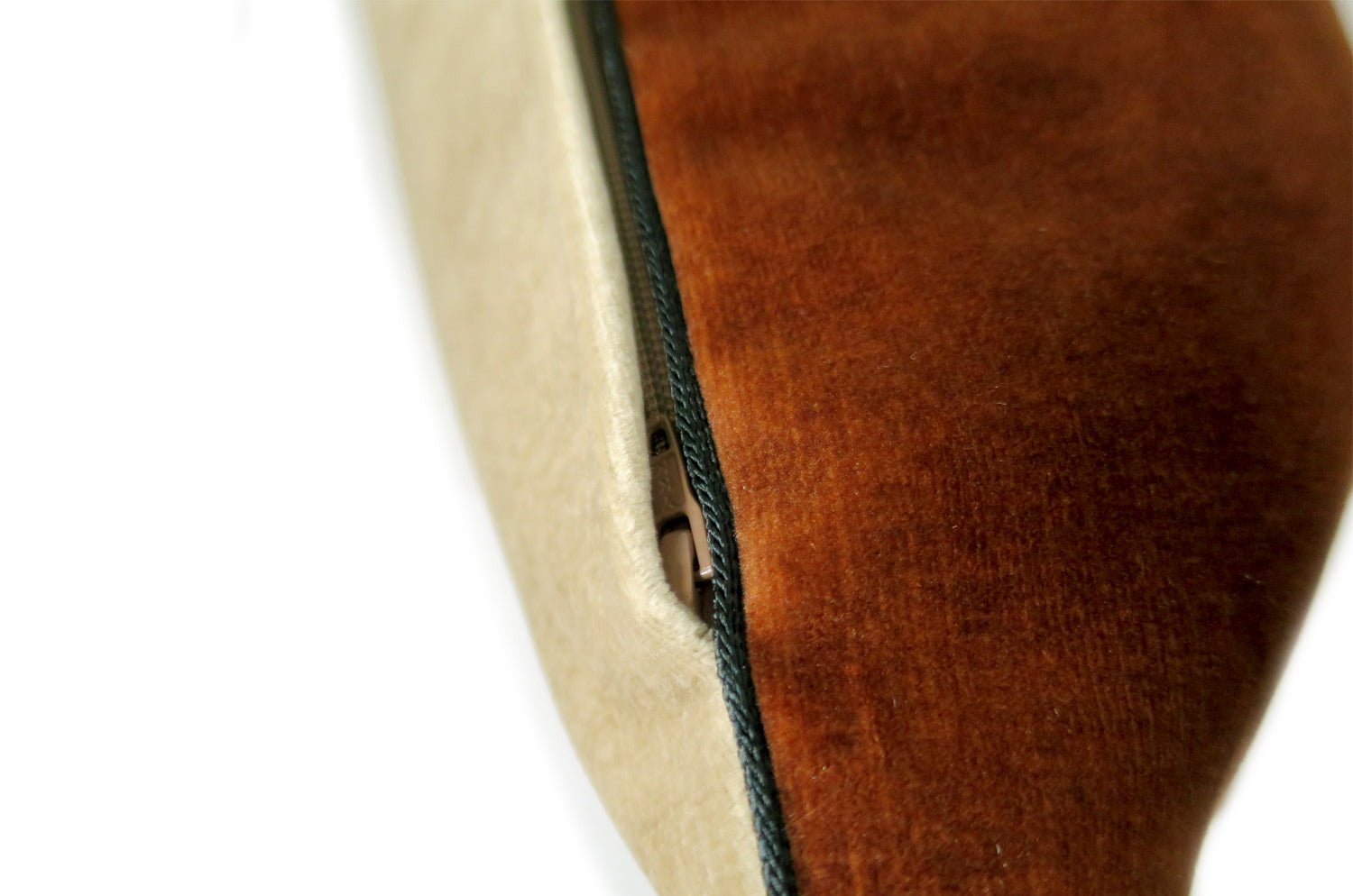 The CASAMANCE カサマンス ニット・ベルベット ツートンクッションカバー (チョコレート&ベージュ) 45×45cm - HOUSE OF JAPAN Shop