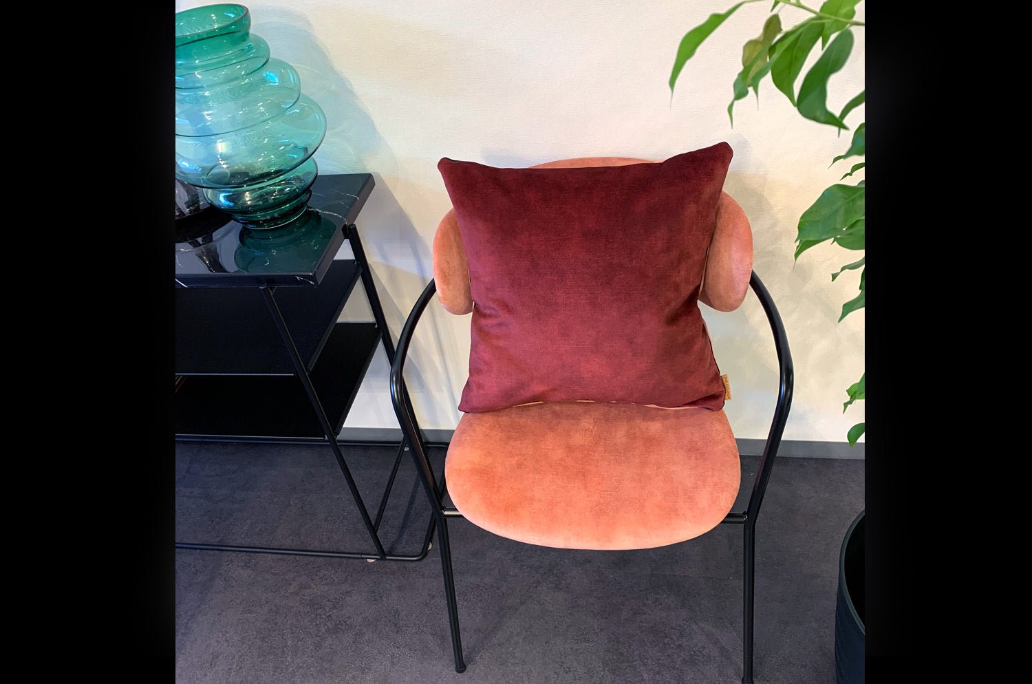 The CASAMANCE カサマンス ニット・ ベルベット ツートンクッションカバー (カーディナルレッド&ピーチ) 45×45cm - HOUSE OF JAPAN Shop