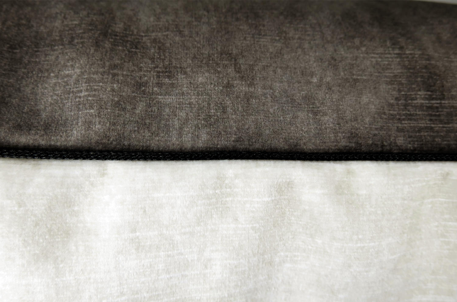 The CASAMANCE カサマンス ニット・ベルベット ツートンクッションカバー (アッシュグレー&アイボリーホワイト) 45×45cm - HOUSE OF JAPAN Shop