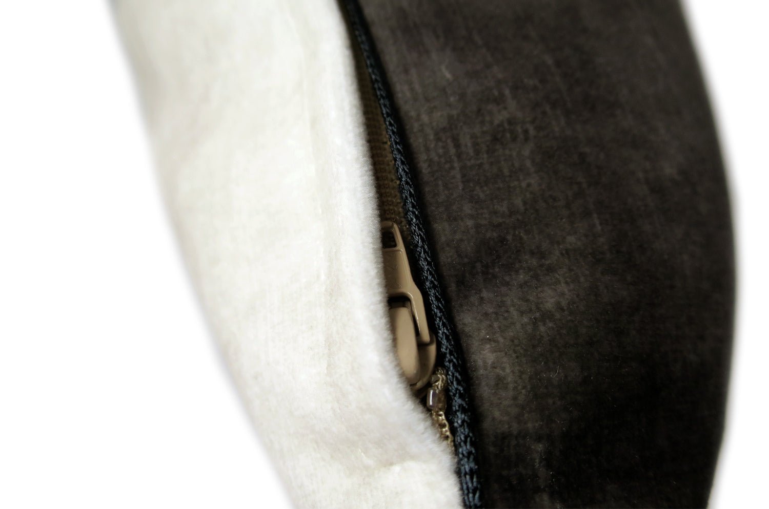 The CASAMANCE カサマンス ニット・ベルベット ツートンクッションカバー (アッシュグレー&アイボリーホワイト) 45×45cm - HOUSE OF JAPAN Shop