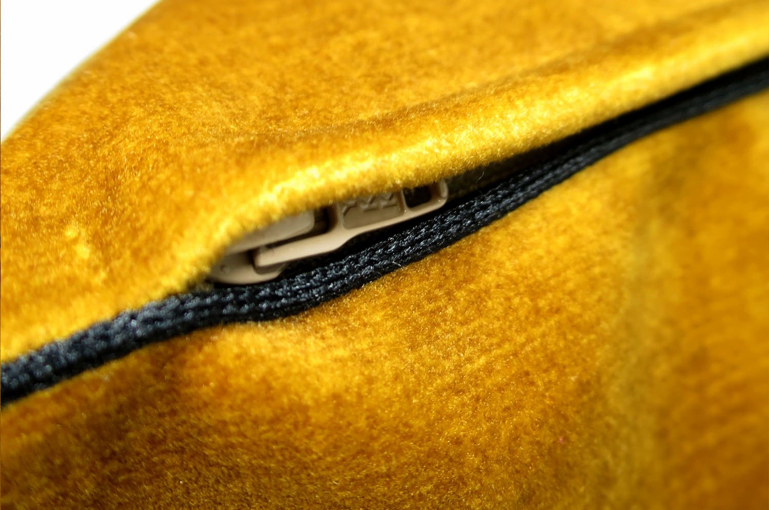 The CASAMANCE カサマンス ニットベルベット クッションカバー キャメル 50×50cm - HOUSE OF JAPAN Shop