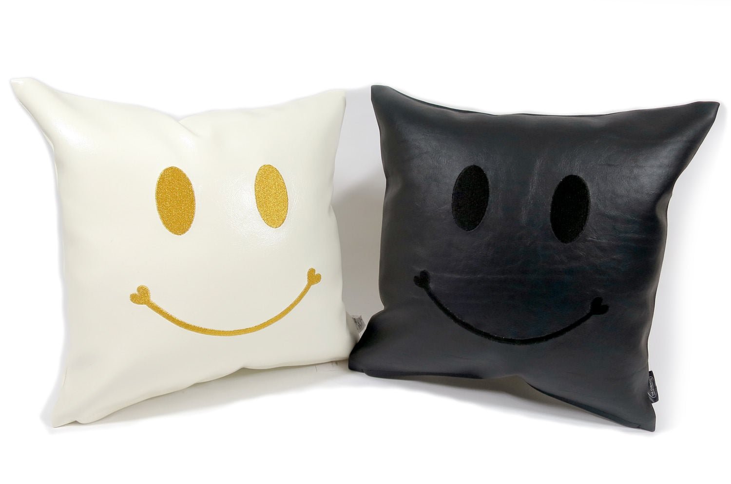 The Chibi Smile チビスマイル ゴールド 『ニコフェイス®』刺繍クッション パールホワイト 34×34cm 中材付 - HOUSE OF JAPAN Shop