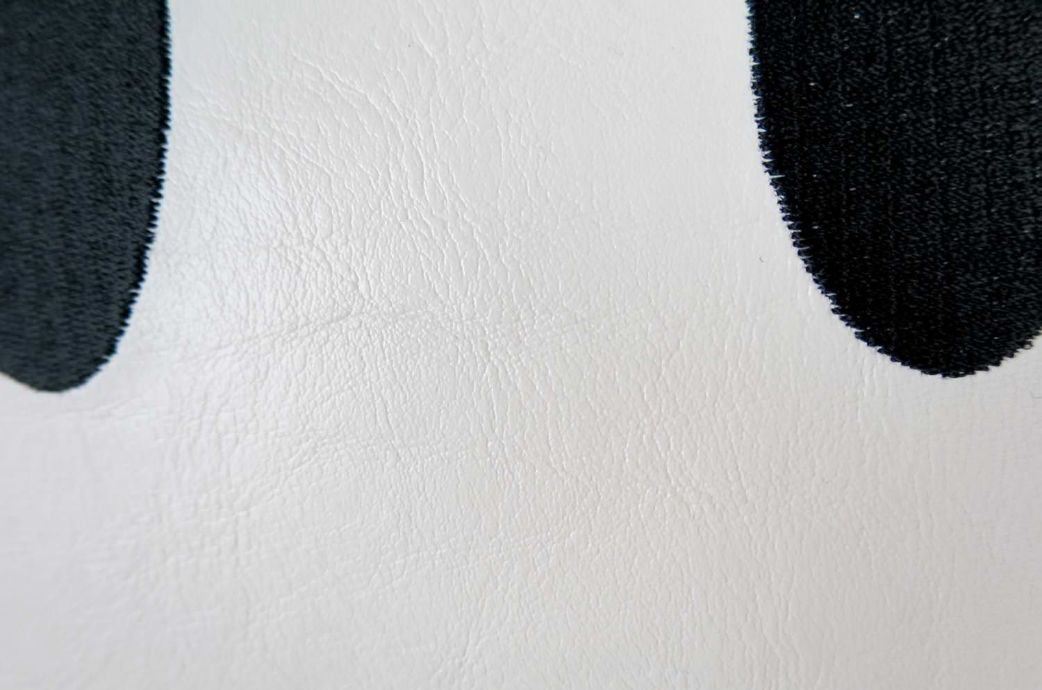 The Chibi Smile チビスマイル キュートブラックスマイル 『ニコフェイス®』刺繍クッション ホワイト 34×34cm 中材付 - HOUSE OF JAPAN Shop