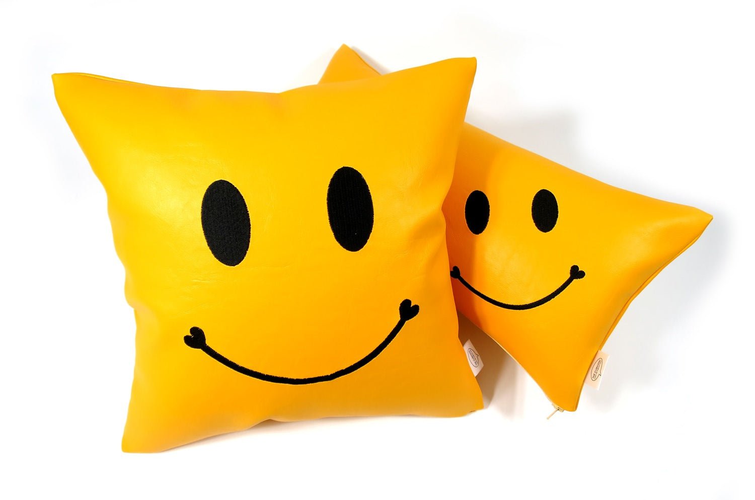 The Chibi Smile チビスマイル キュートブラックスマイル 『ニコフェイス®』刺繍クッション イエロー 34×34cm 中材付 - HOUSE OF JAPAN Shop