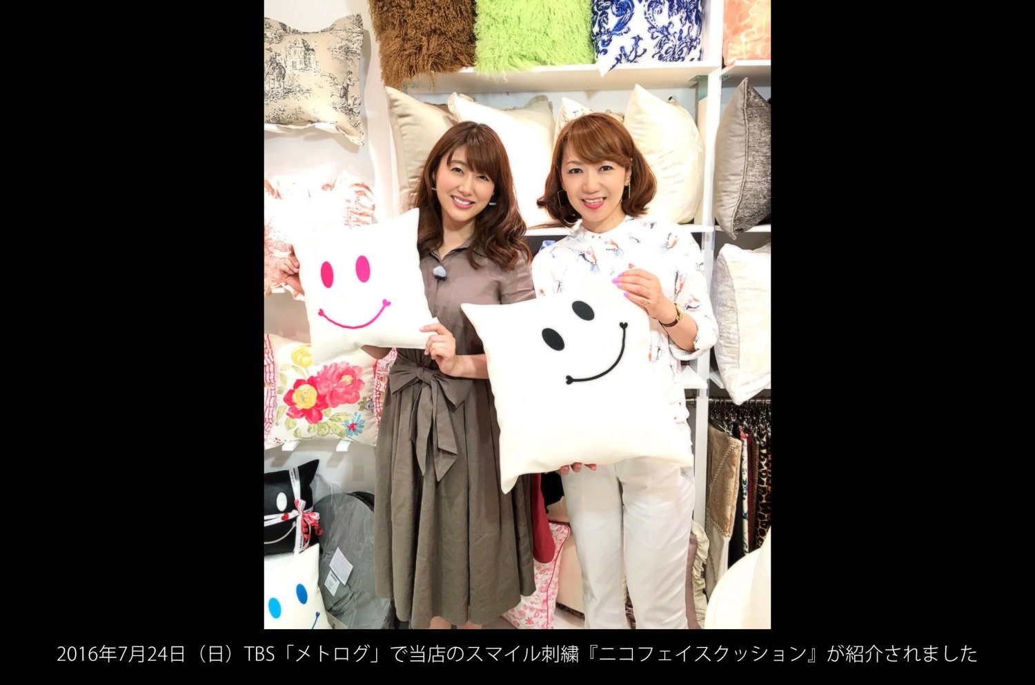 The Chibi Smile チビスマイル キュートブルースマイル 『ニコフェイス®』刺繍クッション ホワイト 34×34cm 中材付 - HOUSE OF JAPAN Shop