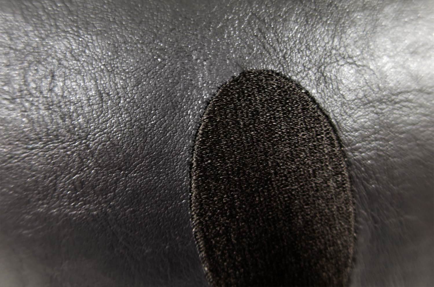 The Chibi Smile チビスマイル ブラック 『ニコフェイス®』刺繍クッション ブラック 34×34cm 中材付 - HOUSE OF JAPAN Shop