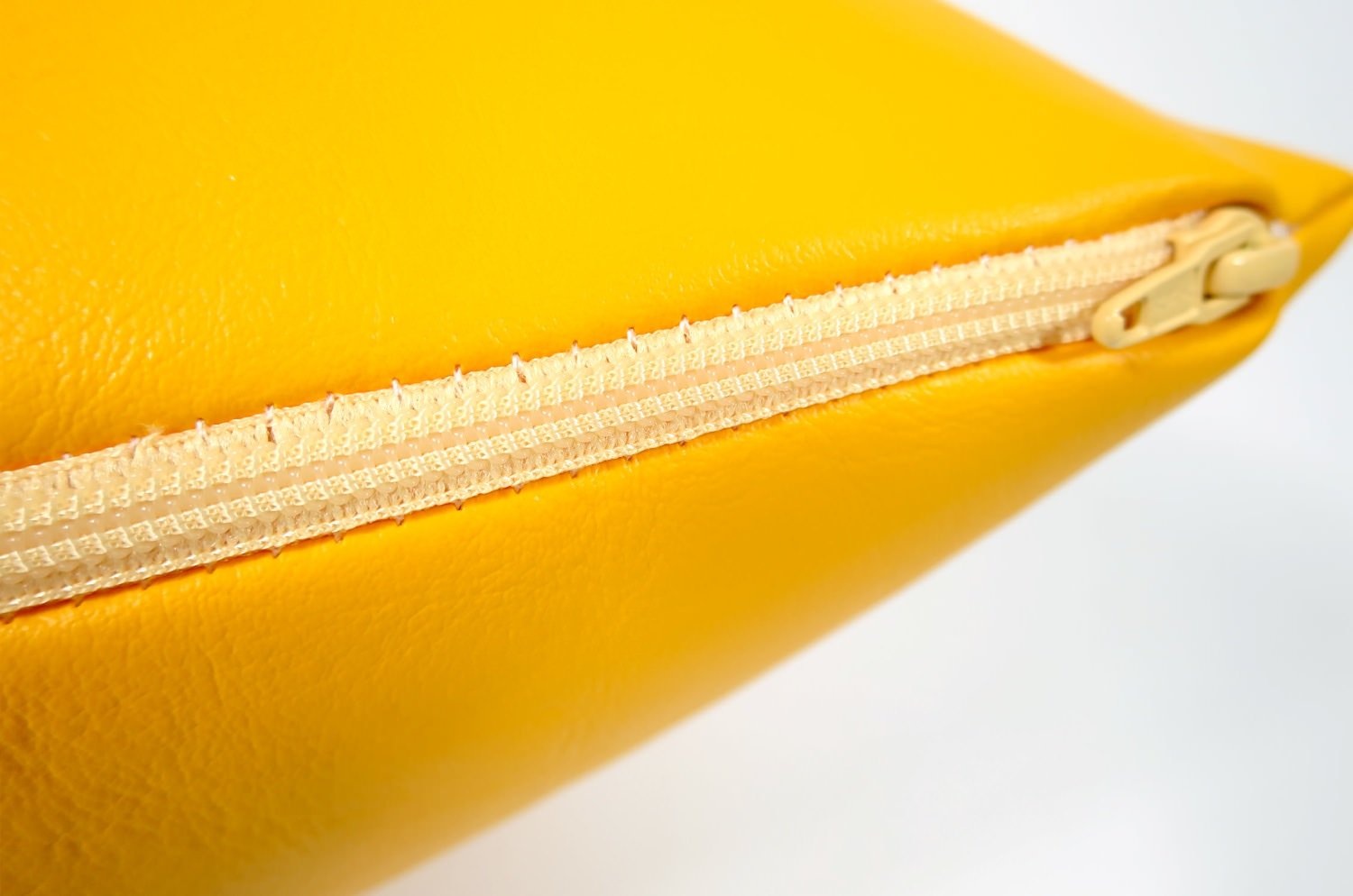 The Chibi Smile チビスマイル キュートブラックスマイル 『ニコフェイス®』刺繍クッション イエロー 34×34cm 中材付 - HOUSE OF JAPAN Shop