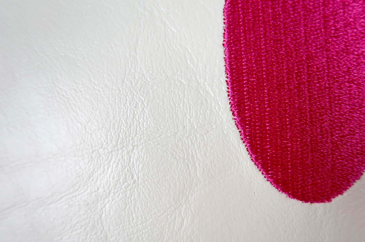 The Chibi Smile チビスマイル キュートピンクスマイル 『ニコフェイス®』刺繍クッション ホワイト 34×34cm 中材付 - HOUSE OF JAPAN Shop