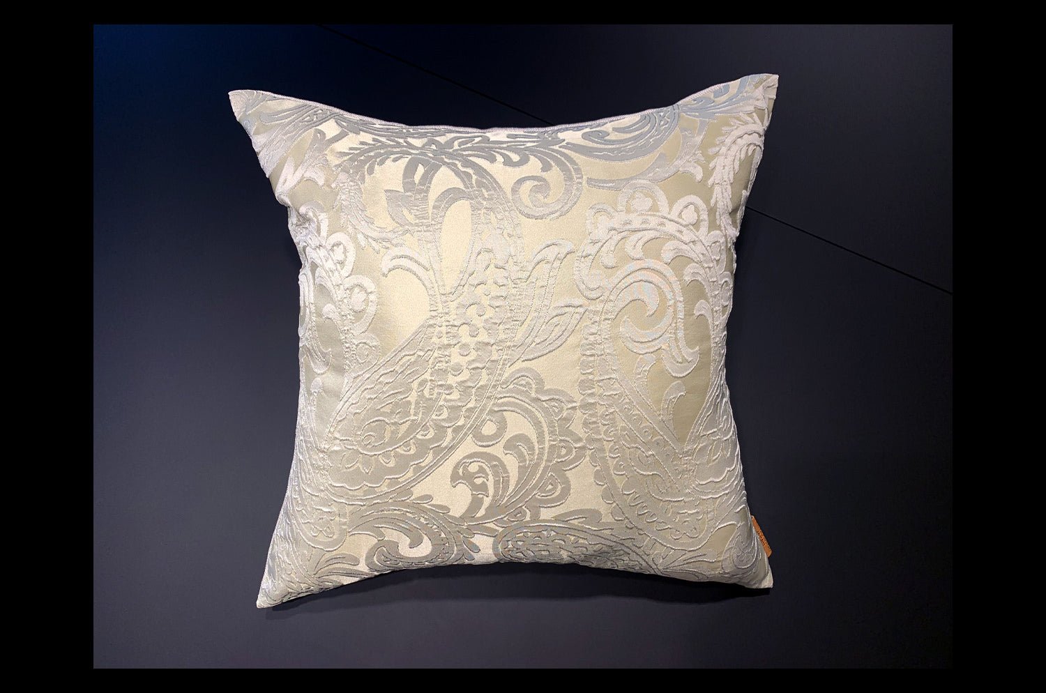 The Classic paisley クラシックペーズリー柄クッションカバー (パールグレー×リーフベージュ) 50×50cm - HOUSE OF JAPAN Shop