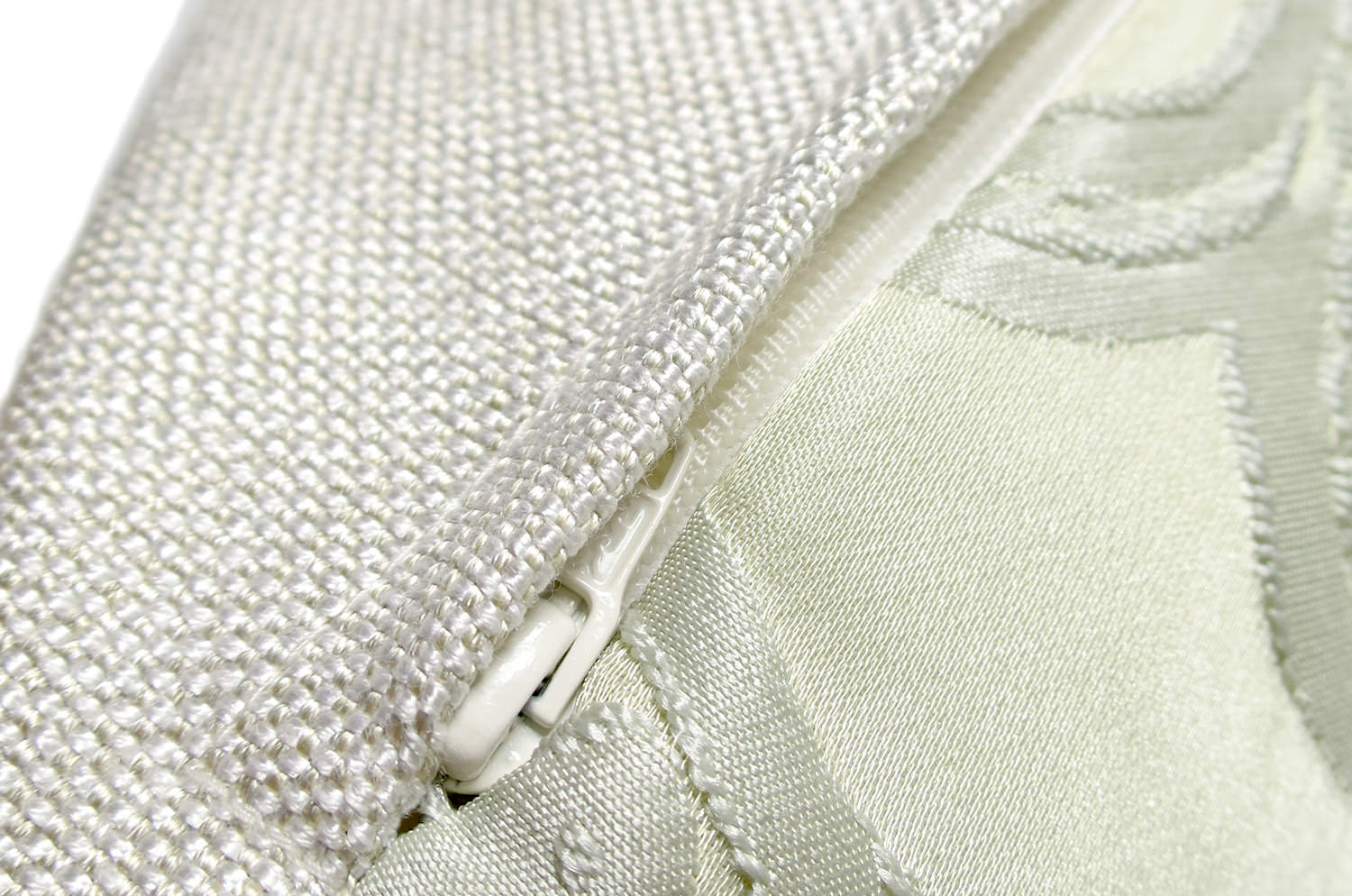 The Classic paisley クラシックペーズリー柄クッションカバー (パールグレー×リーフベージュ) 50×50cm - HOUSE OF JAPAN Shop