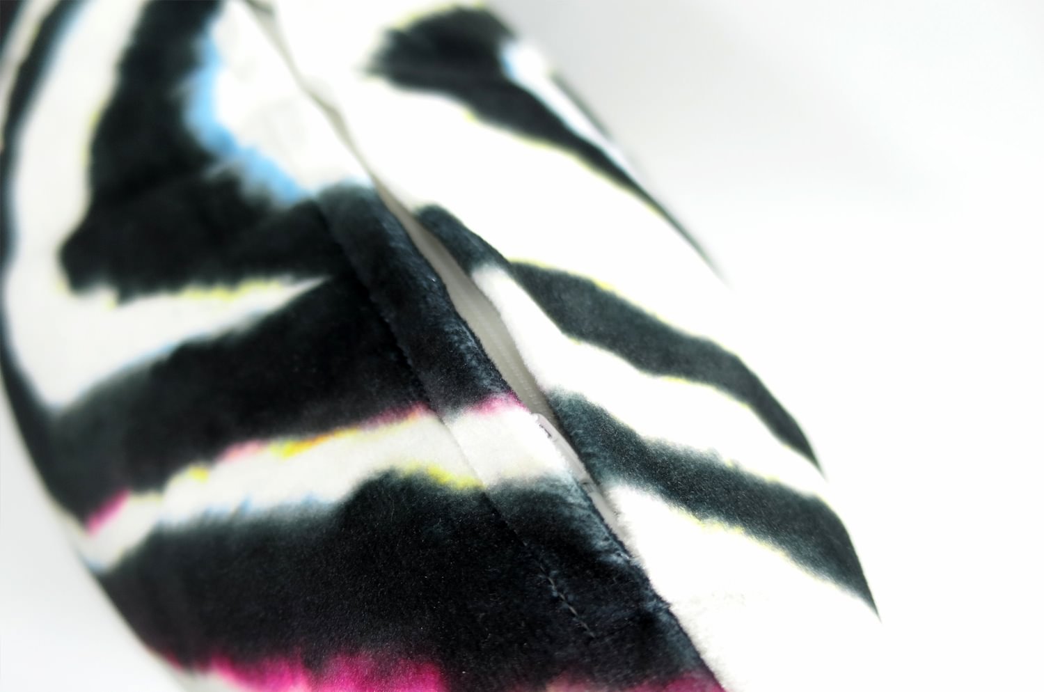 The Color Marble スペイン製起毛スエードタッチ カラーマーブルクッションカバー 50×50cm - HOUSE OF JAPAN Shop